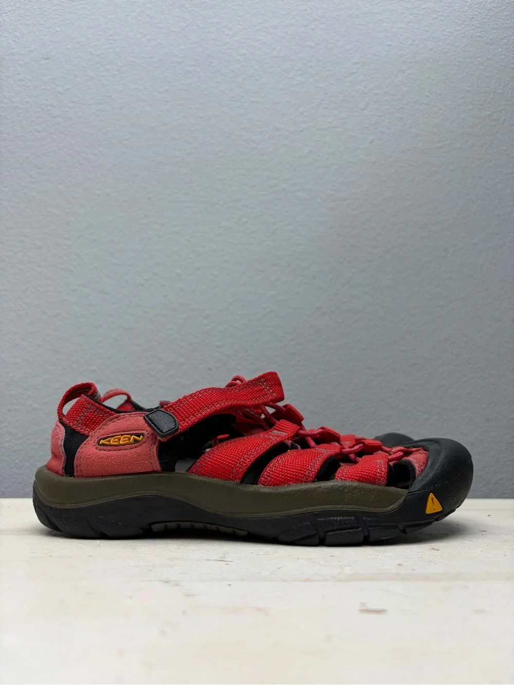 Keen Newport H2 Red Fisherman Sandals Size 2 Boys